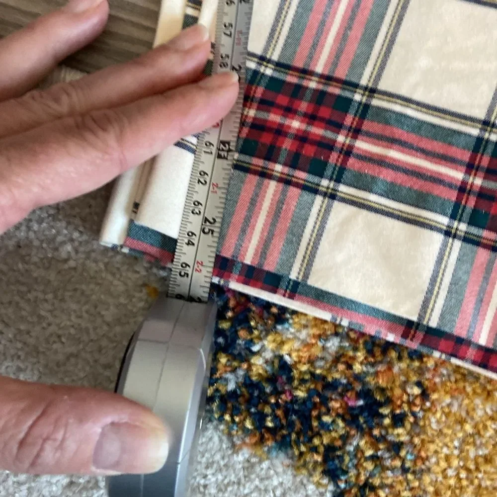 Old Navy plaid pixie pants - Picture 3 of 4